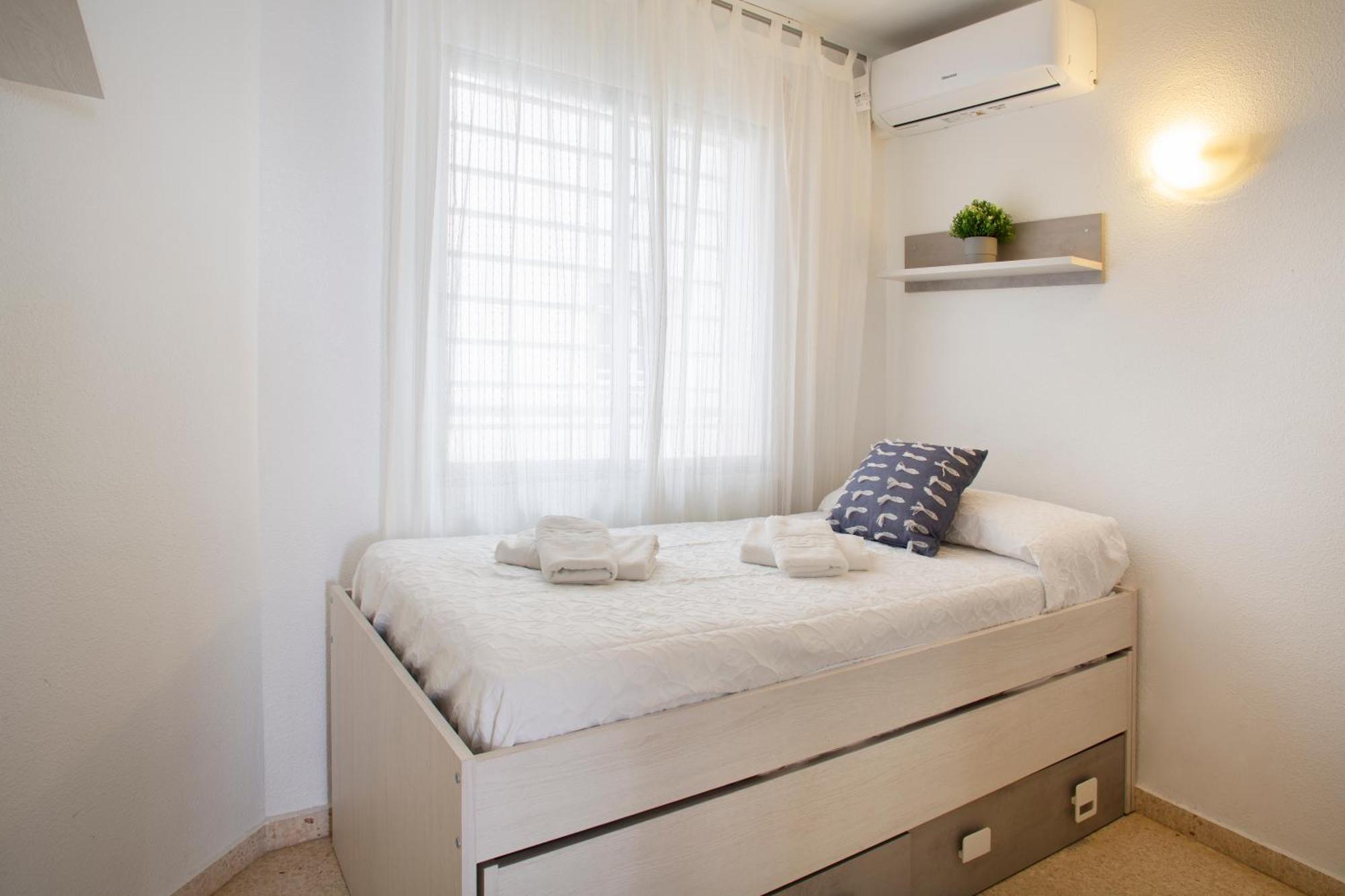 Apartment Bajo En Primera Linea - Cala Del Moral, Urbanizacion Calaflores *