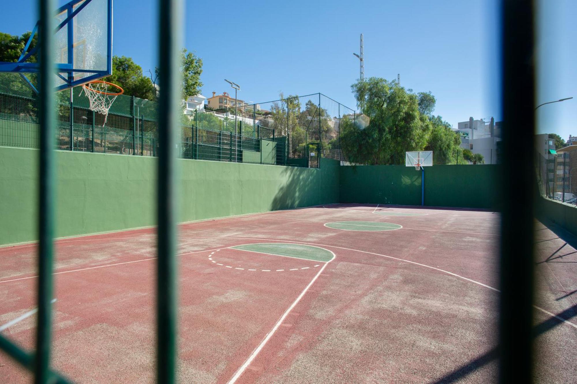 Bajo En Primera Linea - Cala Del Moral, Urbanizacion Calaflores *