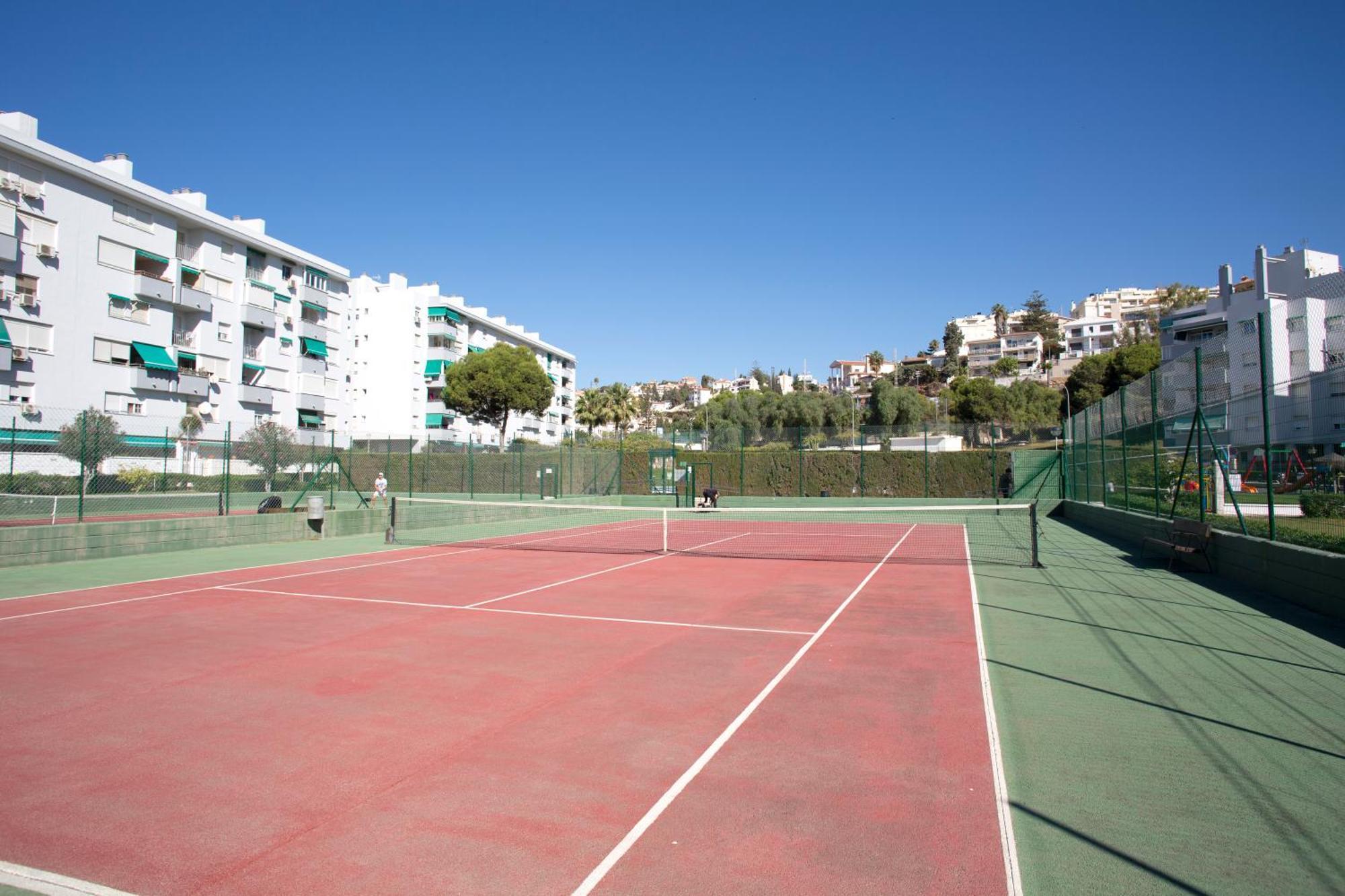 Bajo En Primera Linea - Cala Del Moral, Urbanizacion Calaflores La Cala Del Moral
